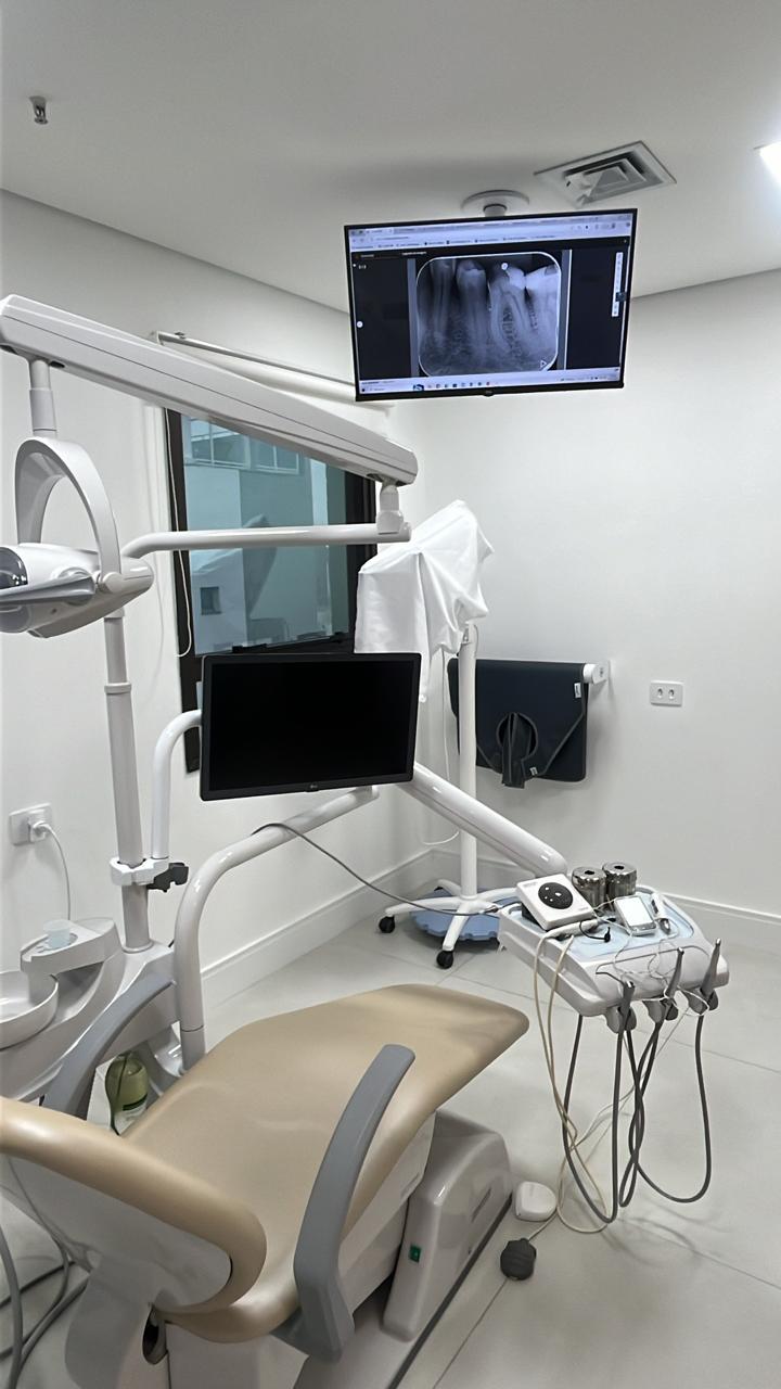 Caso de Endodontia Microscópica — imagem 2 de 3