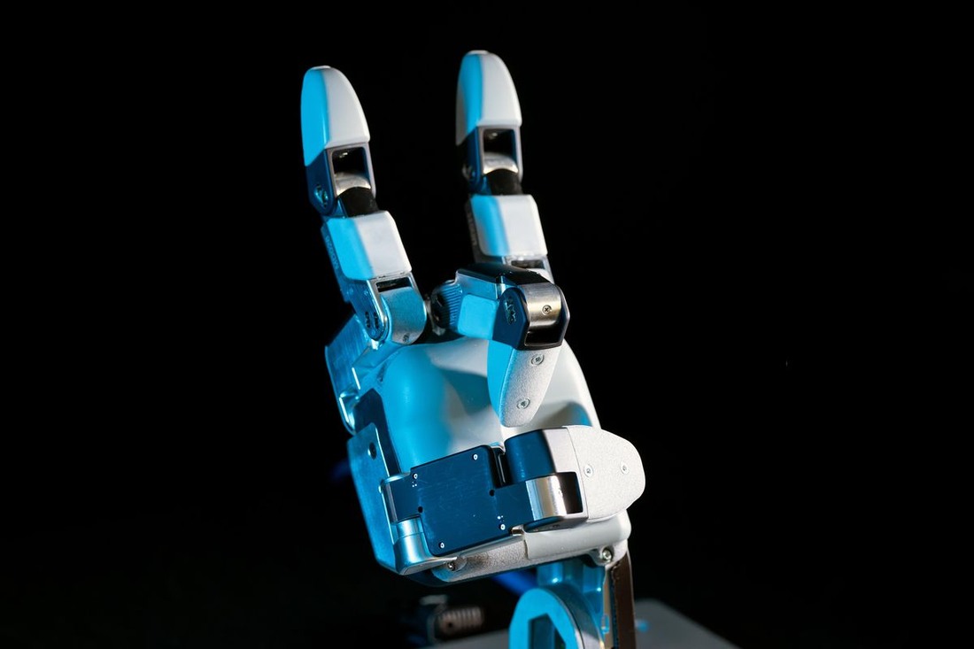 Close-up of the four-finger Atlas GR3 robotic hand
