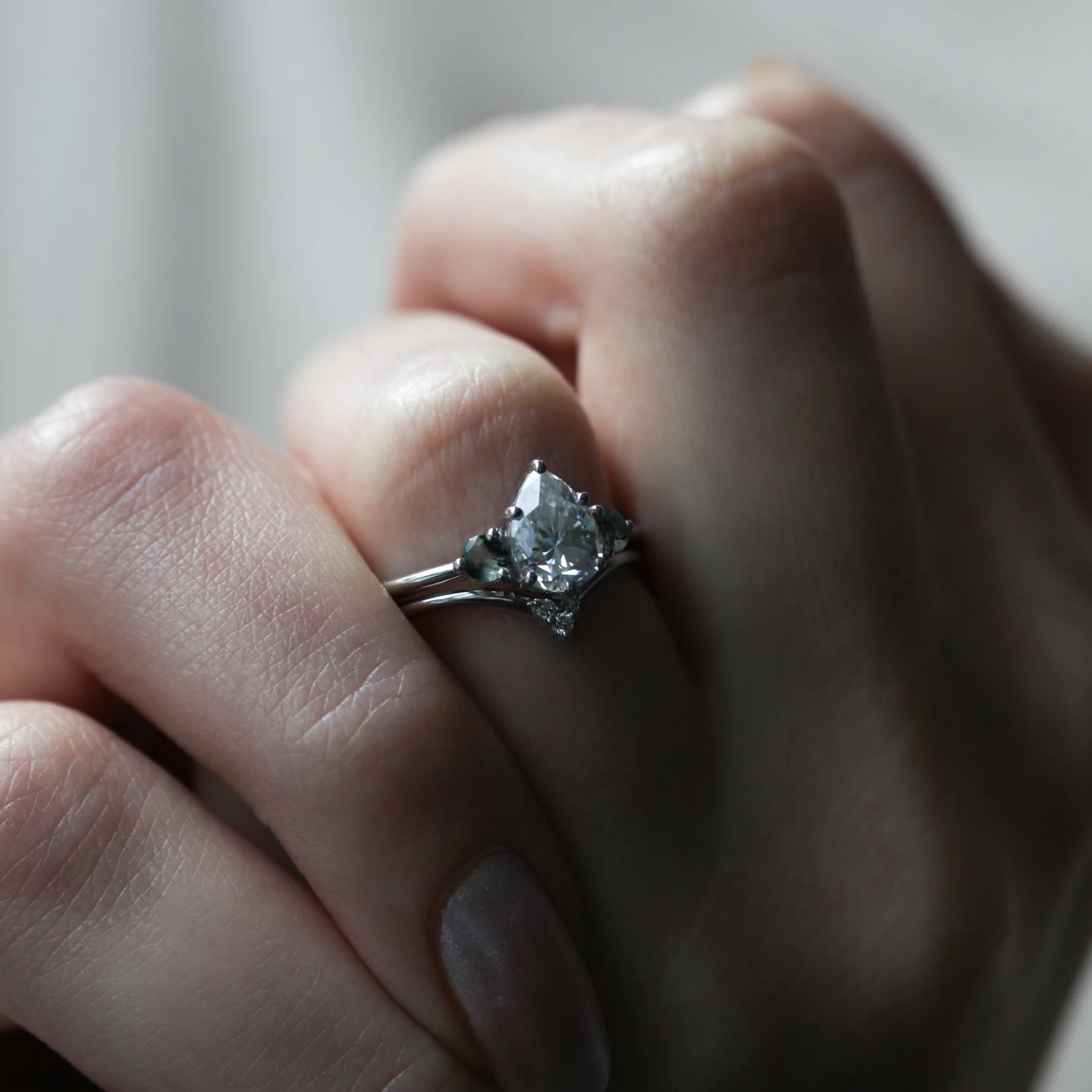 Moissanite vs. diamond color
