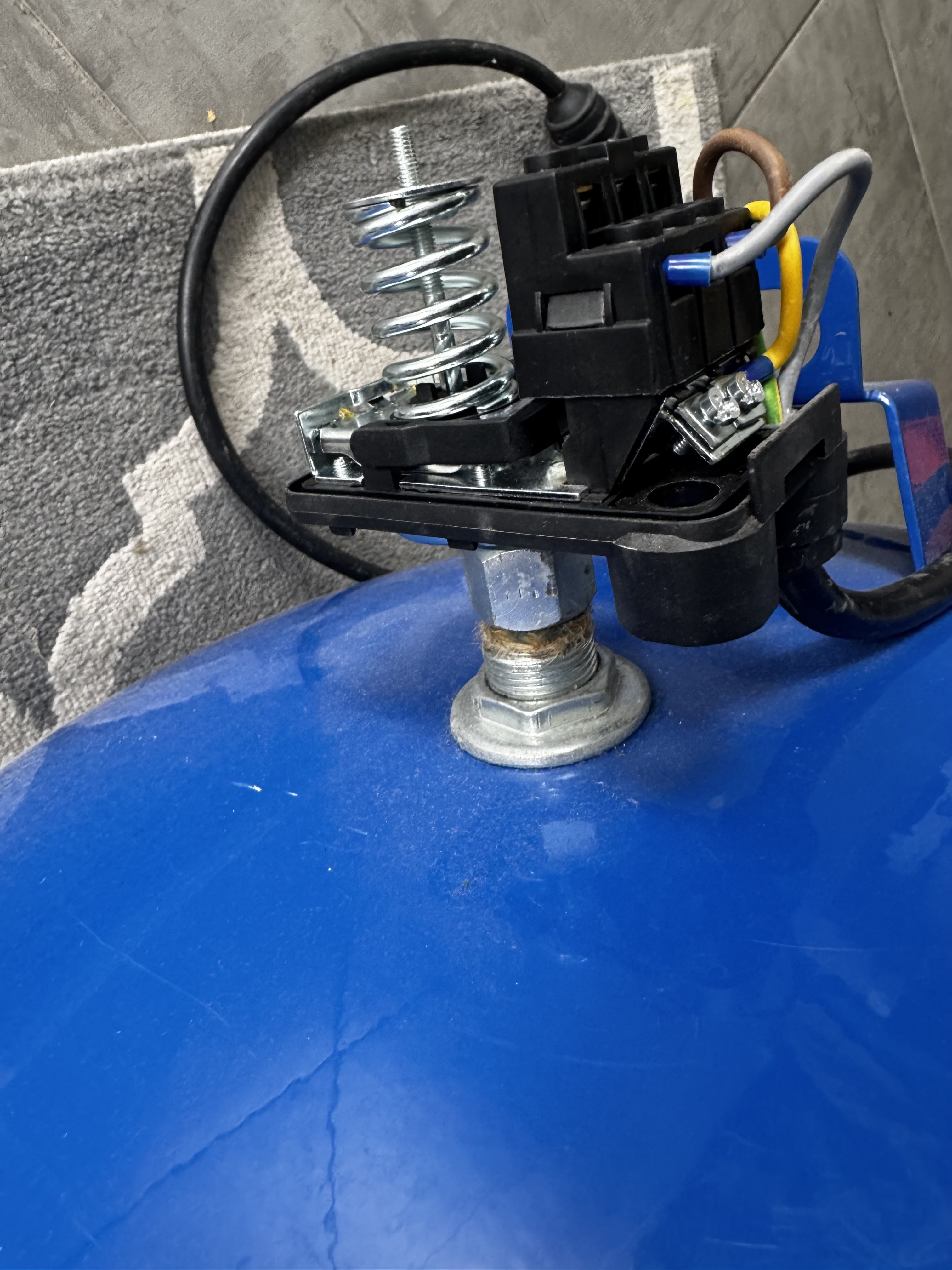 Obsługa zbiorników hydroforowych, regulacja łączników ciśnieniowych