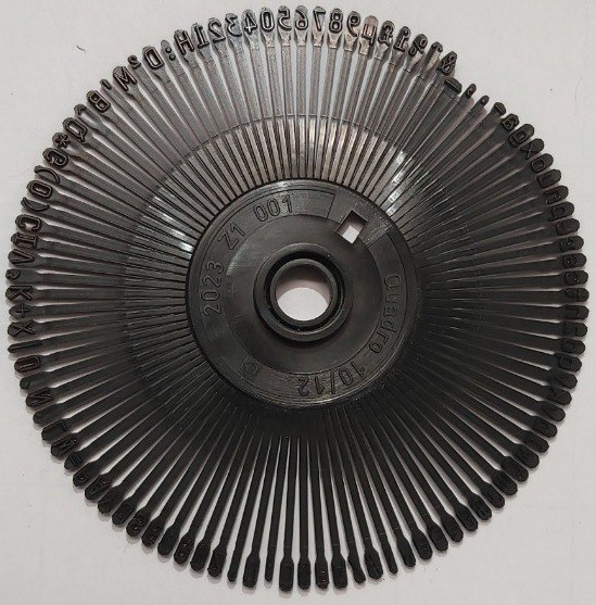 Image of typewheel with text Quadro 10/12 2023 Z1 001