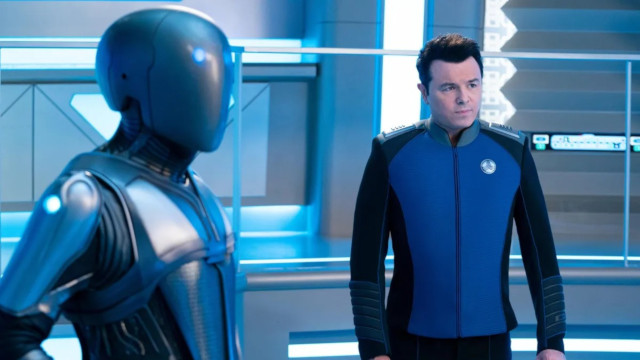 Sci-Fi: The Orville: Issac and captain Ed Mercer