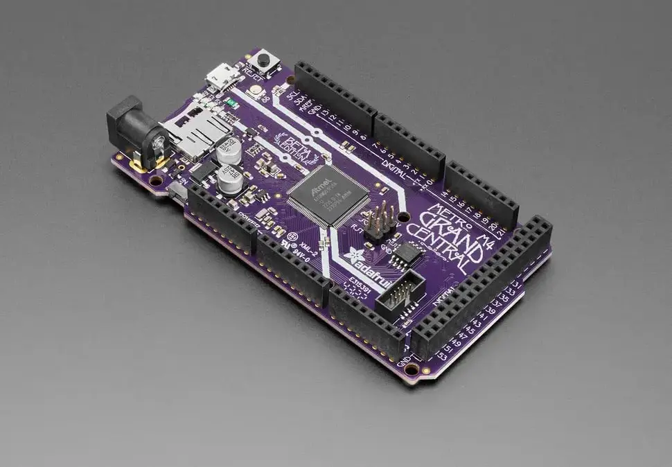 Adafruit Grand Central M4