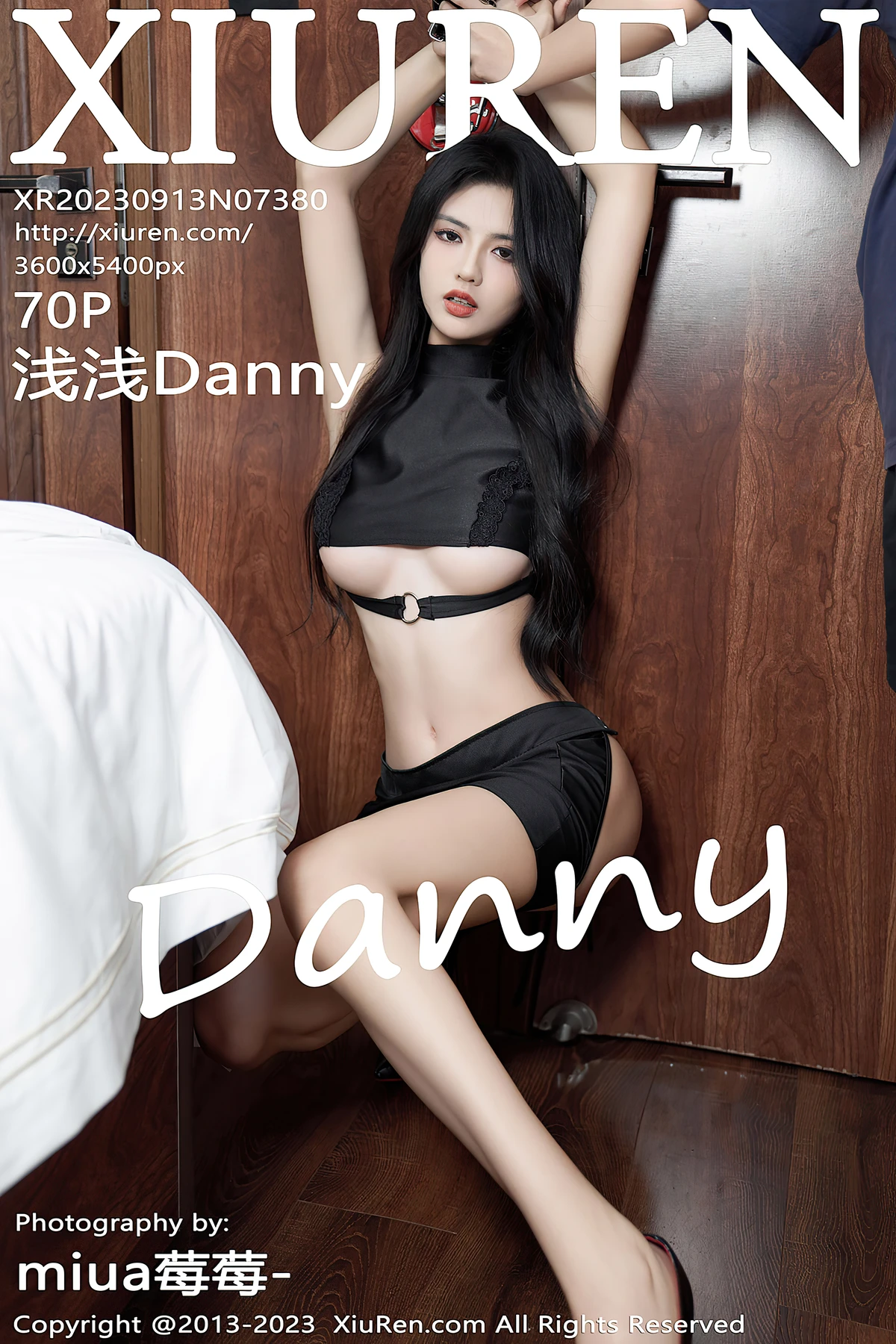 No.7380浅浅Danny 酒吧DJ必入写真：黑丝短裙+灵动Pose，邀请接到手软 - 8