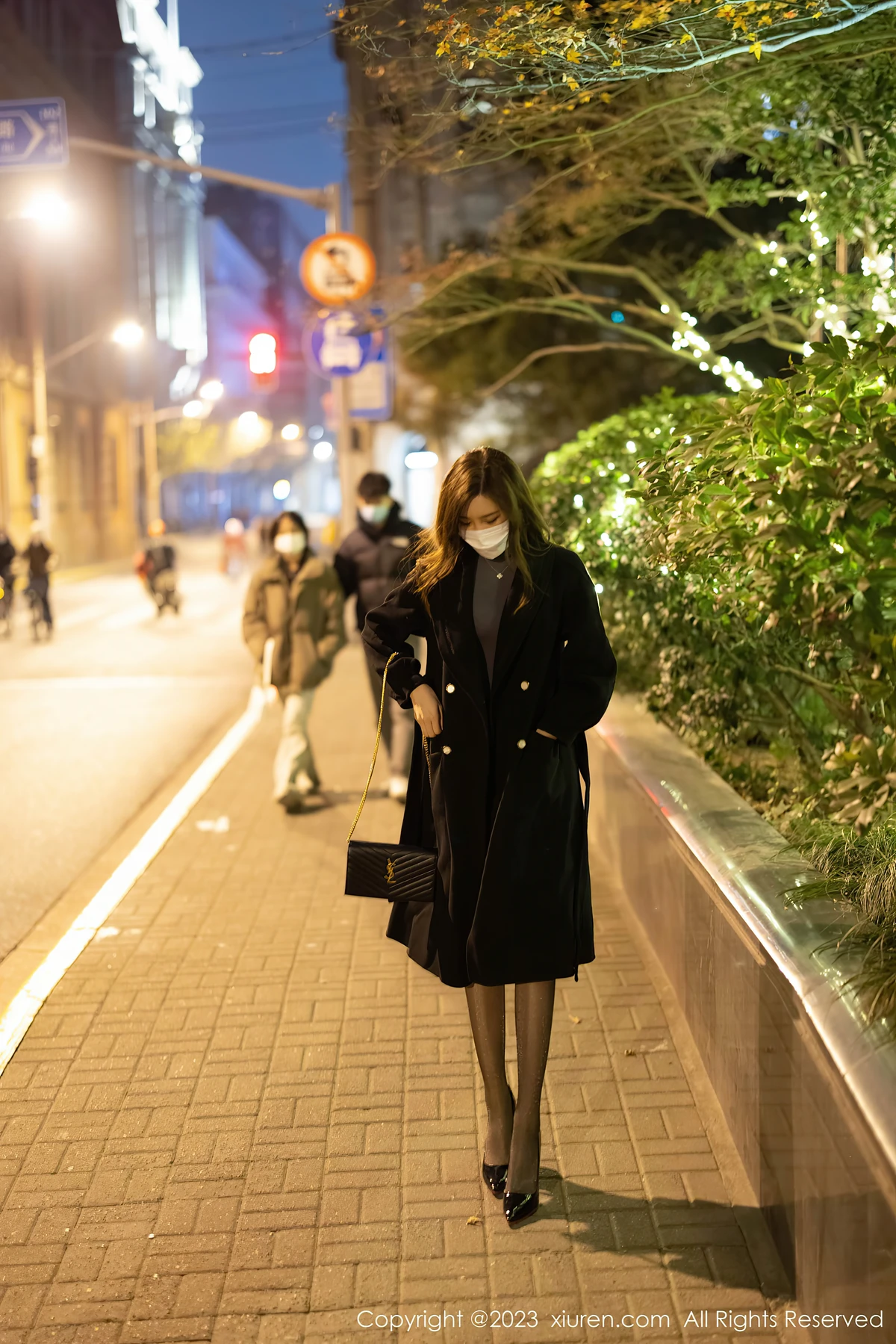 XiuRen No.6395绮里嘉ula：F杯曲线+魅惑黑丝，把27岁的美焊在镜头里！ - 1