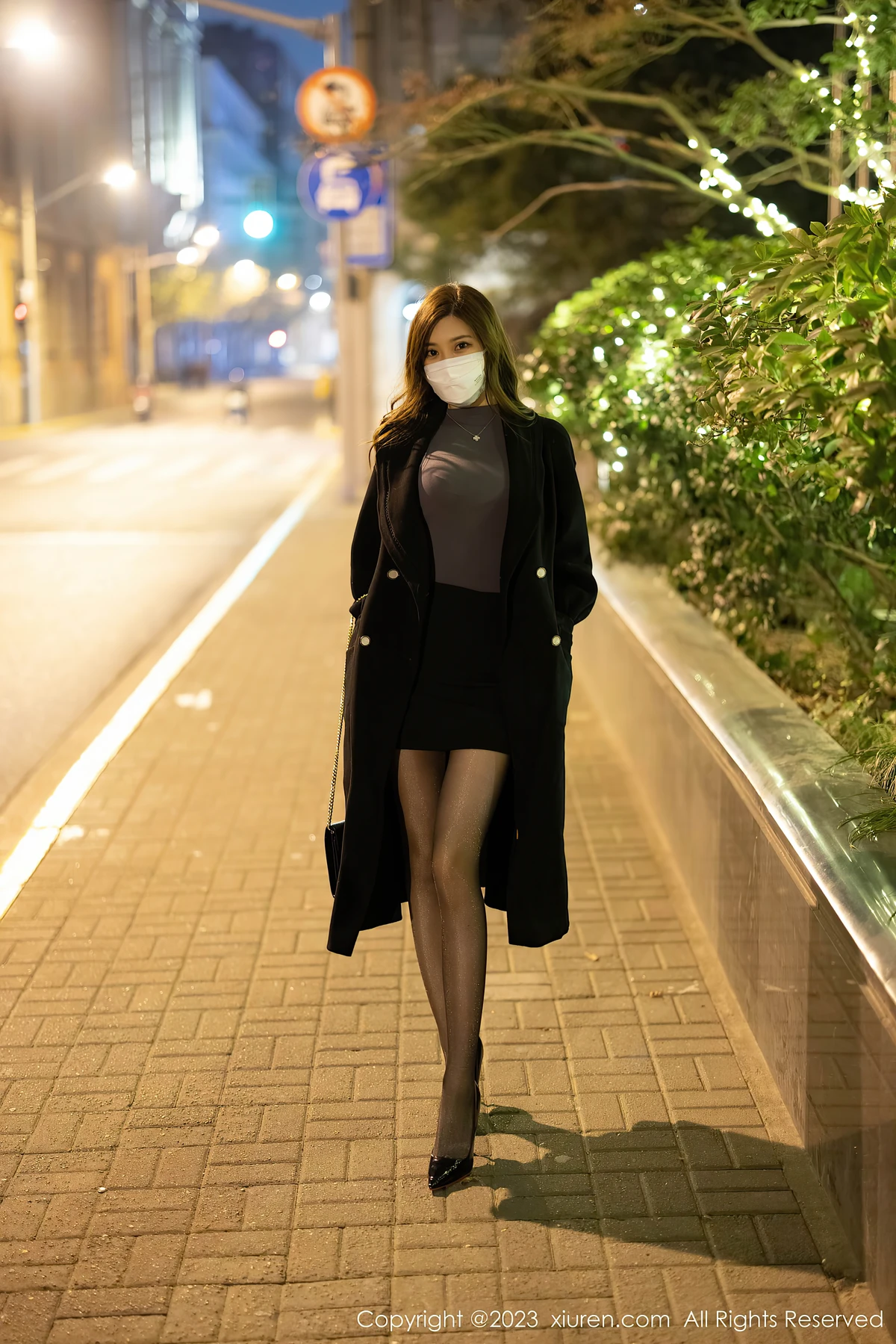 XiuRen No.6395绮里嘉ula：F杯曲线+魅惑黑丝，把27岁的美焊在镜头里！ - 3