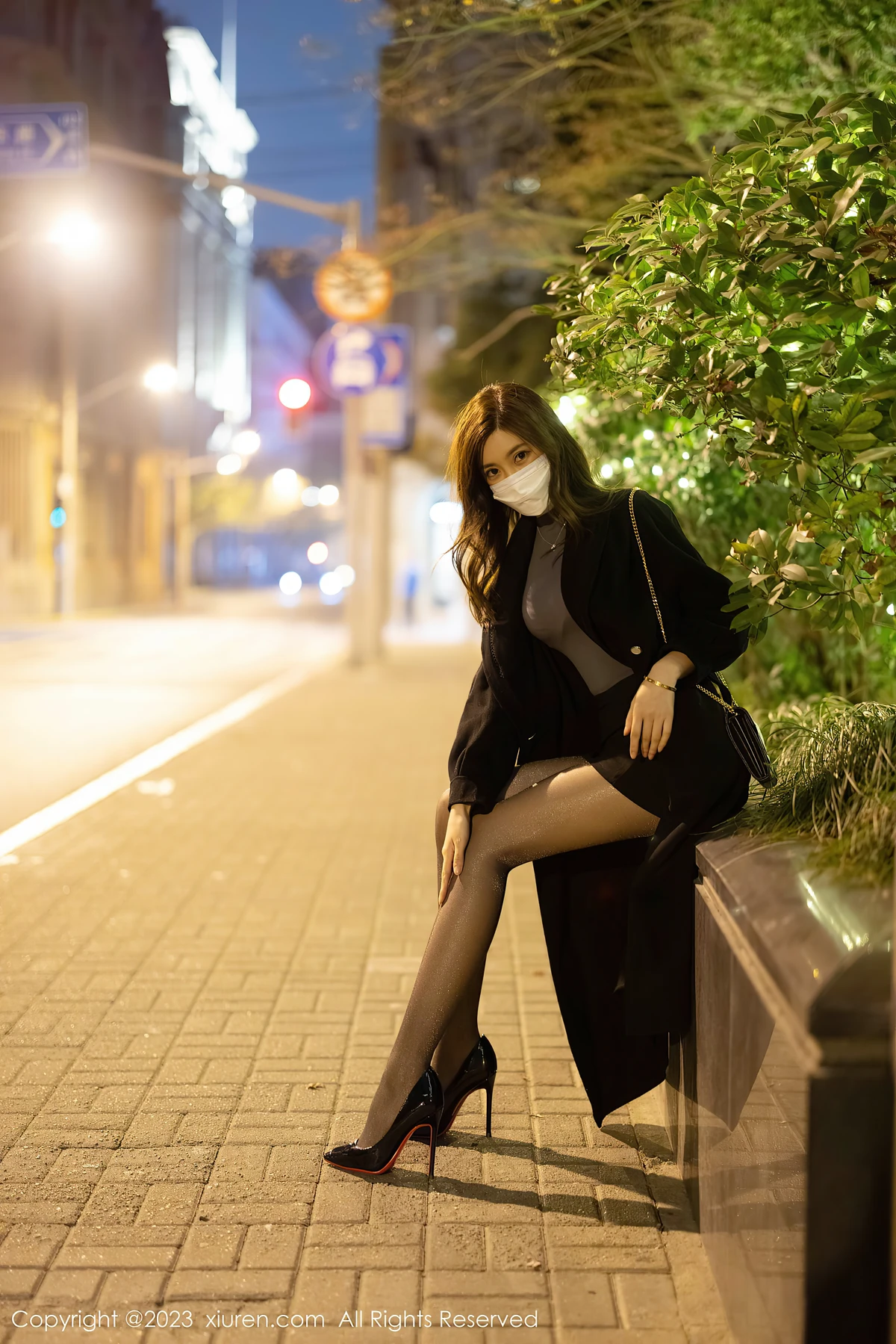 XiuRen No.6395绮里嘉ula：F杯曲线+魅惑黑丝，把27岁的美焊在镜头里！ - 7