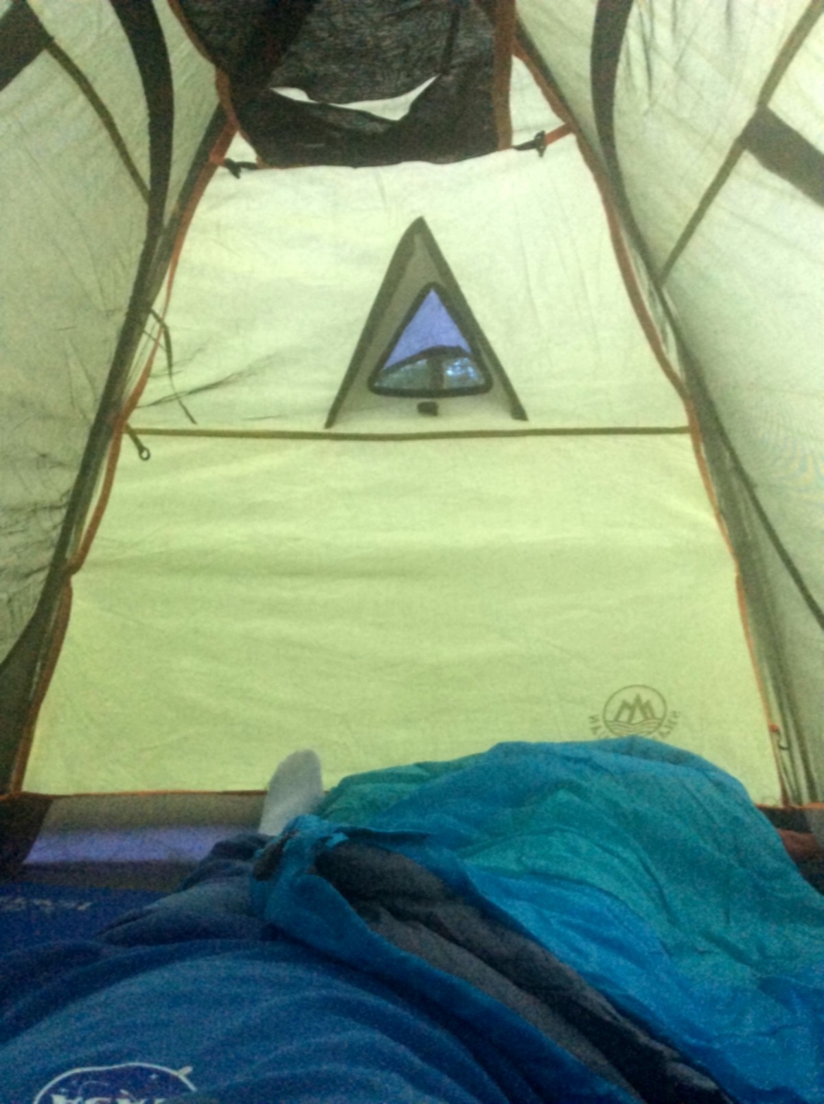 还没下雨时候躲在帐篷里很巴适