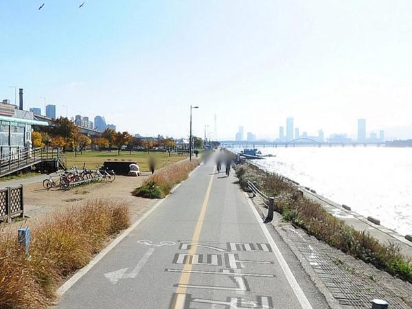 망원 한강공원 초록길 광장 버스킹존