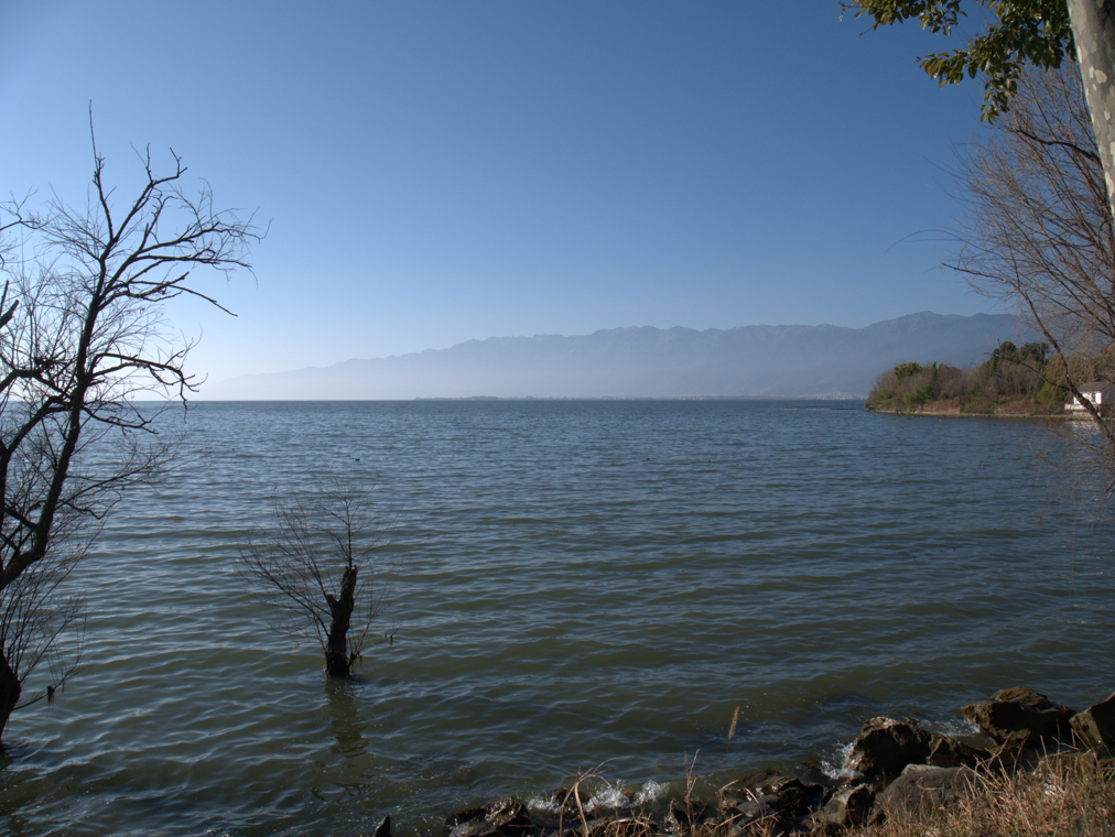山海重逢:沦陷在大理的蓝色里