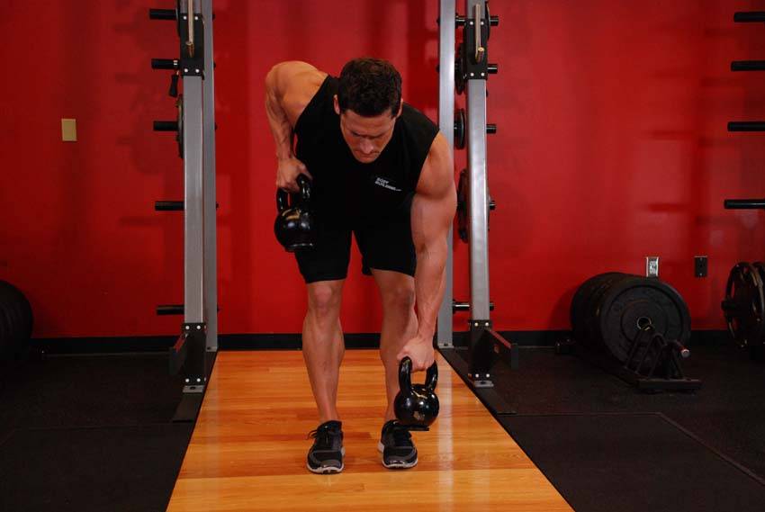 Alternating Kettlebell Row reference position 2