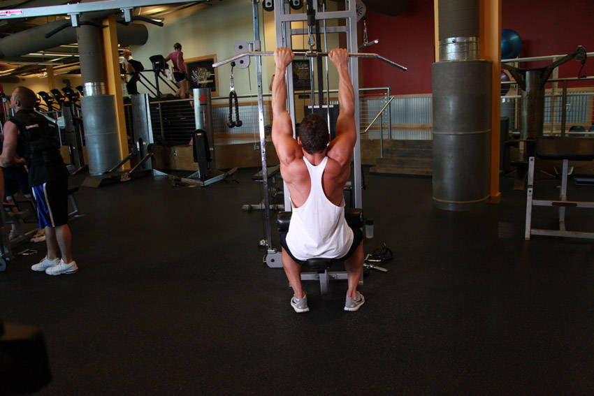 Close-Grip Front Lat Pulldown reference position 1