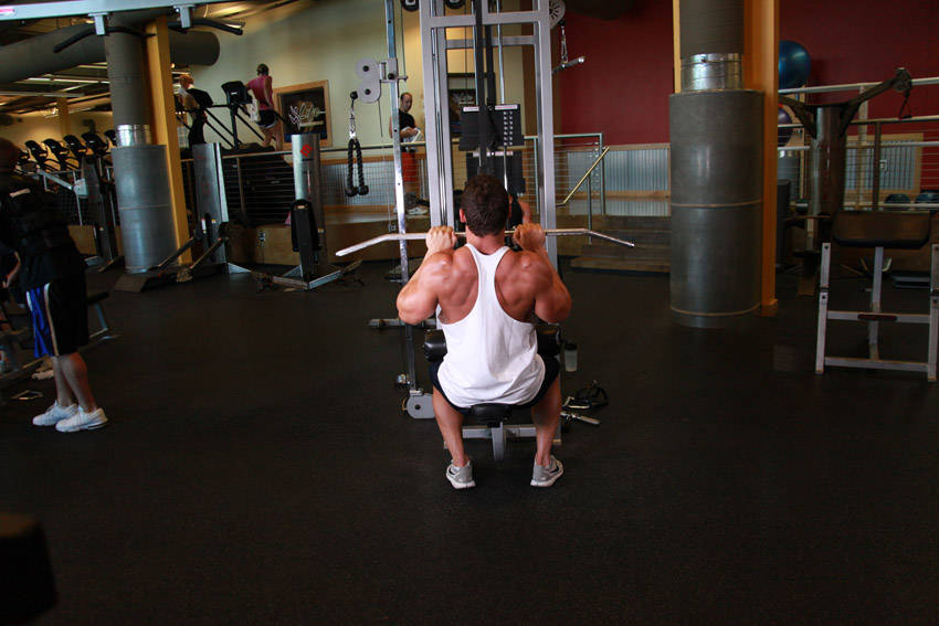 Close-Grip Front Lat Pulldown reference position 2