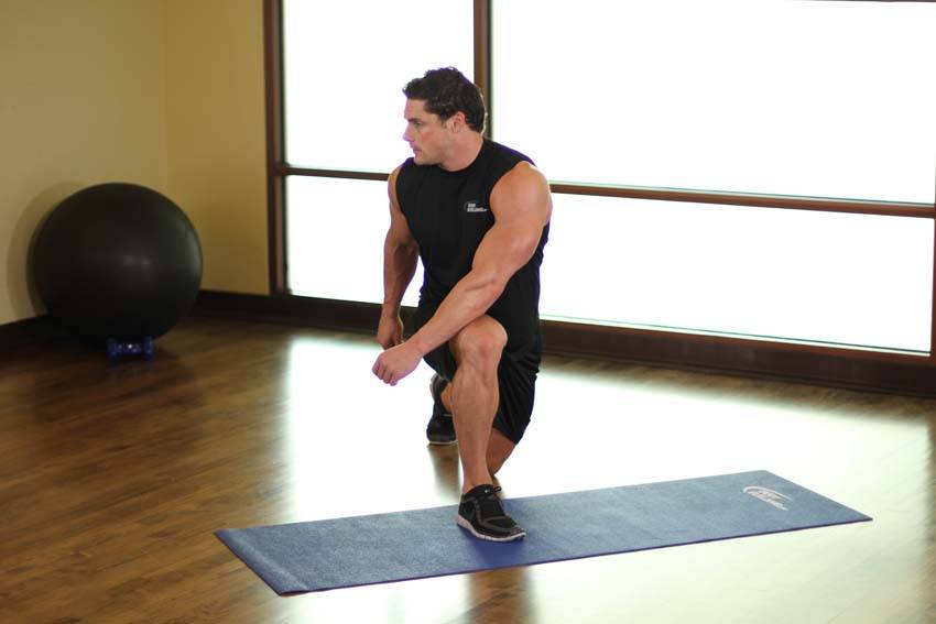 Crossover Reverse Lunge reference position 2