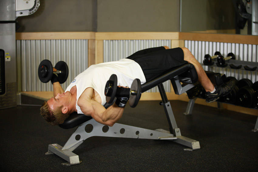 Decline Dumbbell Flyes reference position 2