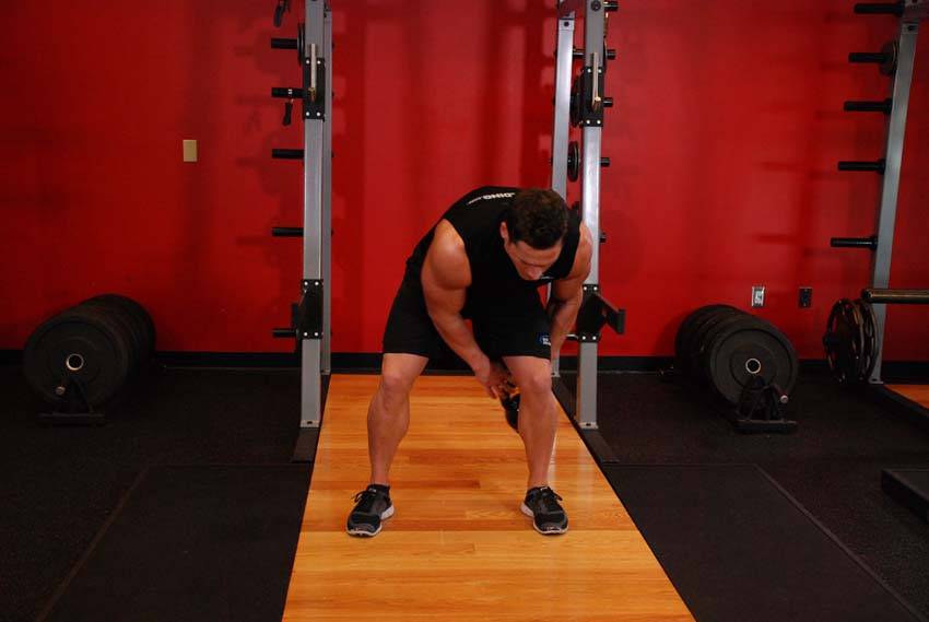 Kettlebell Figure 8 reference position 1