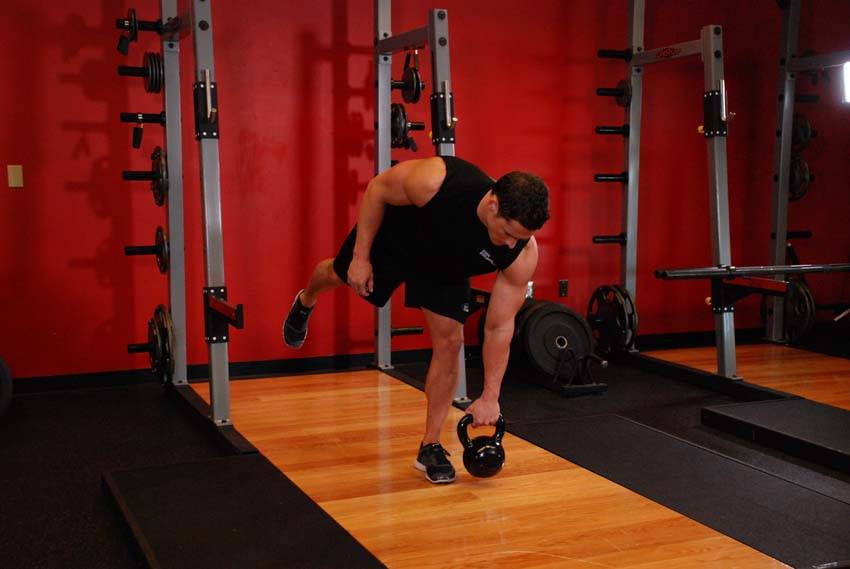 Kettlebell One-Legged Deadlift reference position 2