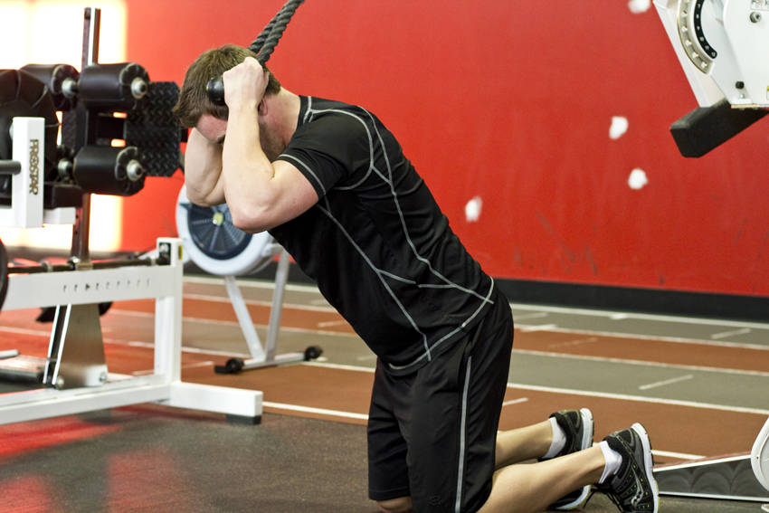 Kneeling Cable Crunch With Alternating Oblique Twists reference position 1