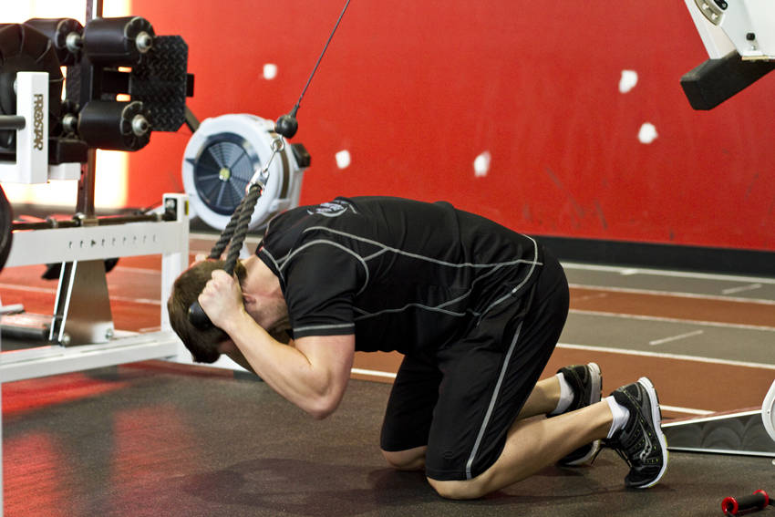 Kneeling Cable Crunch With Alternating Oblique Twists reference position 2