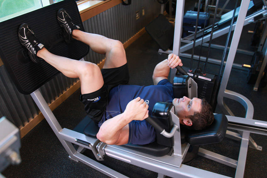 Lying Machine Squat reference position 1