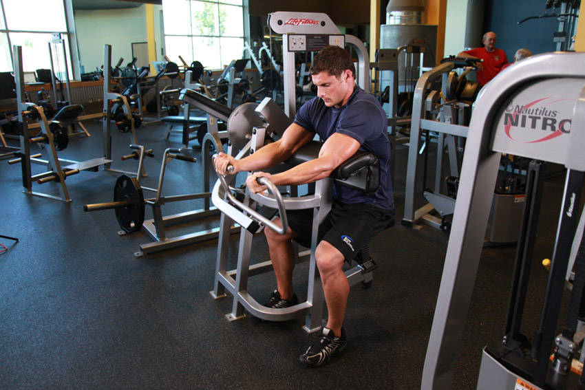 Machine Preacher Curls reference position 1
