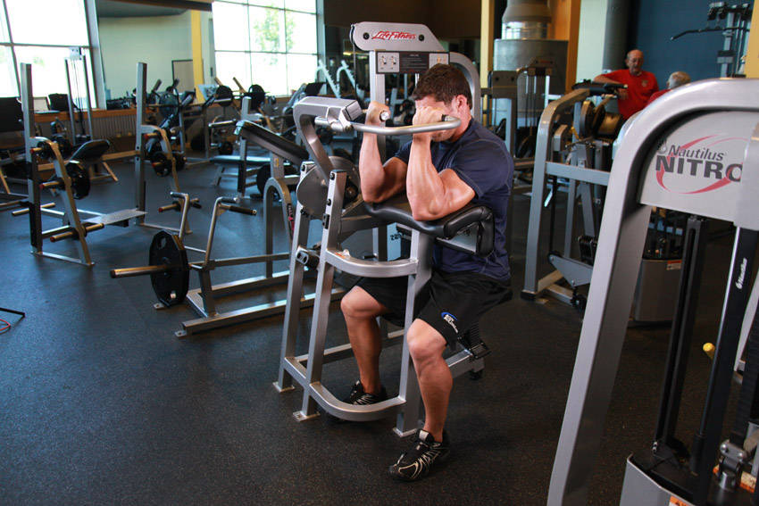 Machine Preacher Curls reference position 2