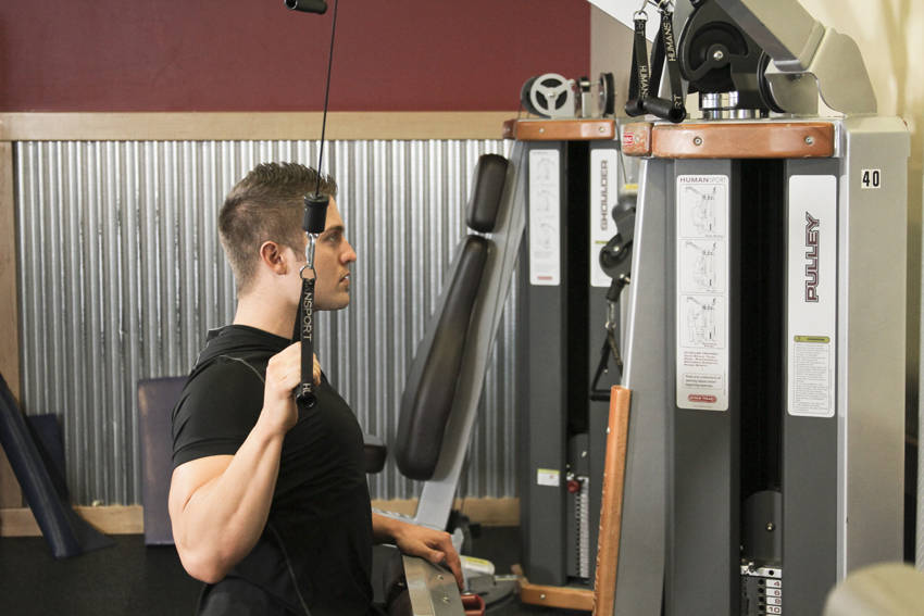 One Arm Lat Pulldown reference position 2