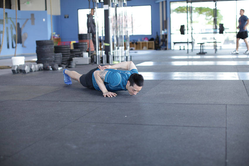 Single-Arm Push-Up reference position 1