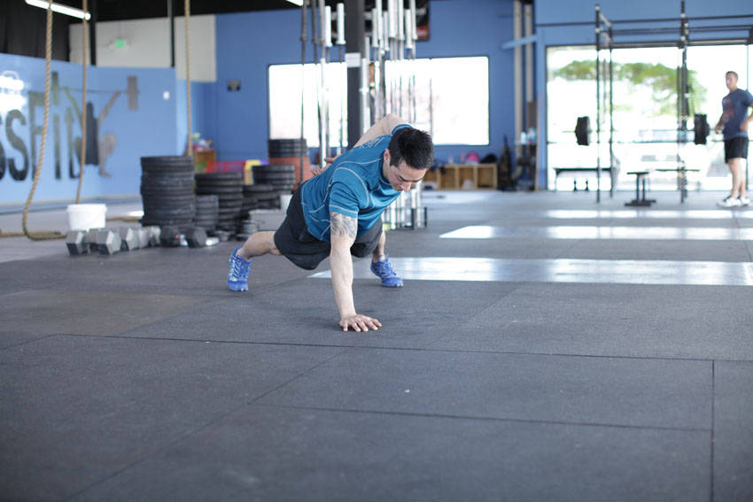 Single-Arm Push-Up reference position 2