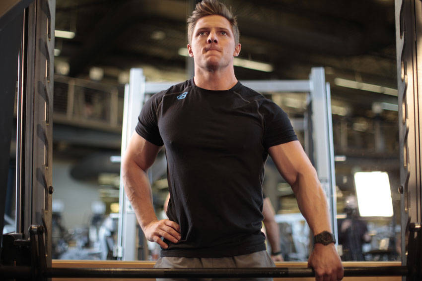 Smith Machine One-Arm Upright Row reference position 1