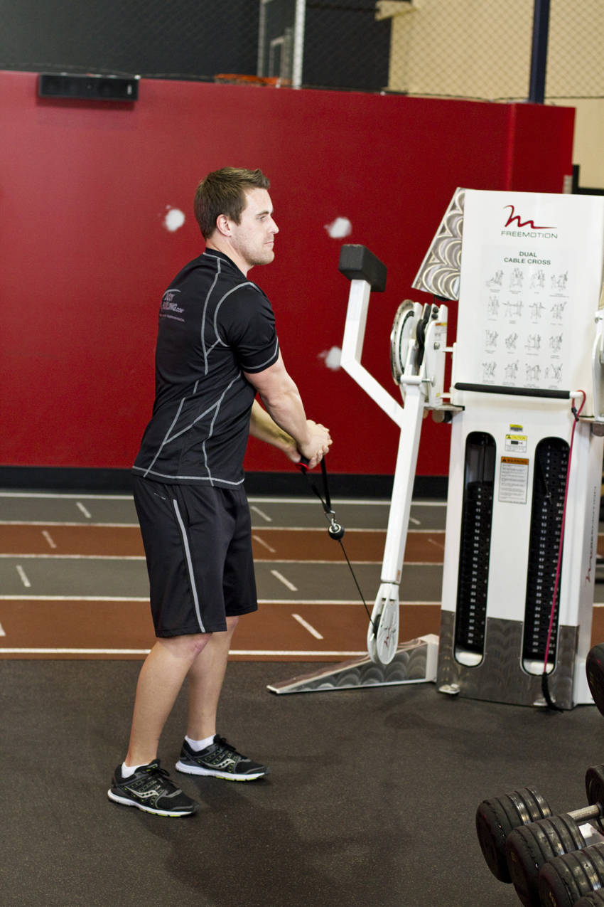 Standing Cable Lift reference position 1