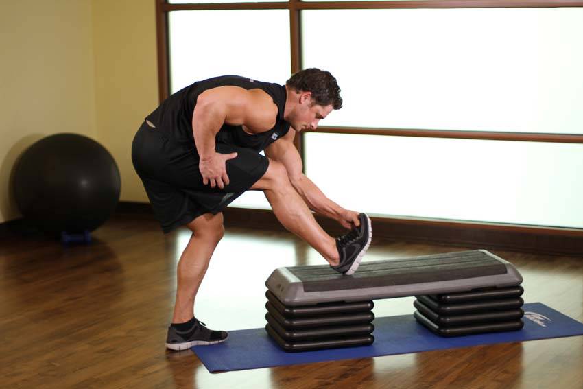 Standing Gastrocnemius Calf Stretch reference position 1
