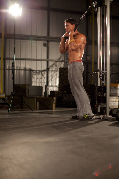 Standing Rope Crunch reference position 1