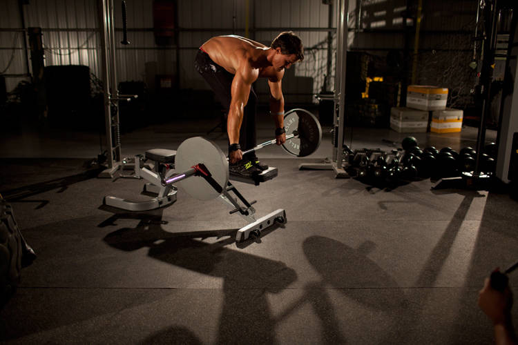 Straight Bar Bench Mid Rows reference position 1