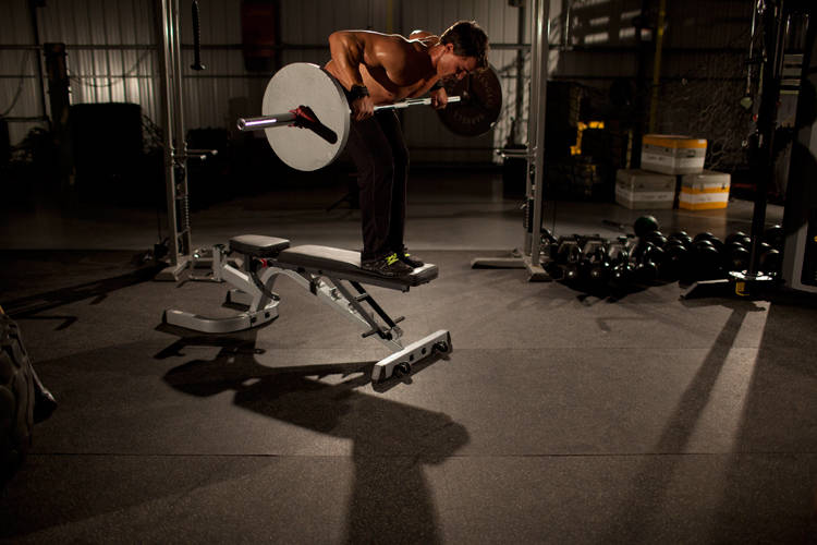 Straight Bar Bench Mid Rows reference position 2
