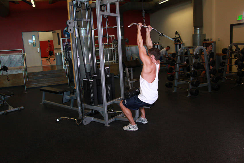 Underhand Cable Pulldowns reference position 1