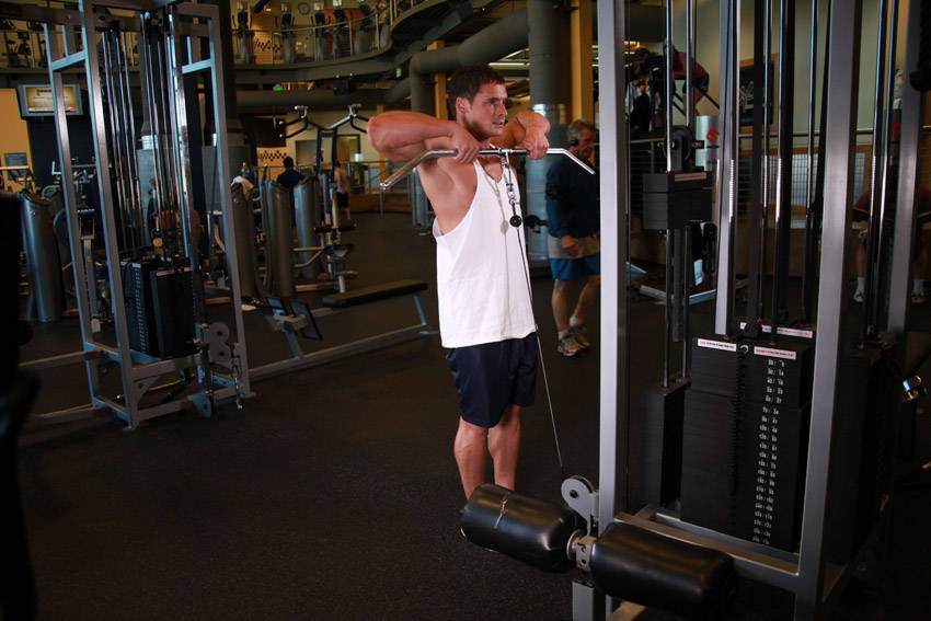 Upright Cable Row reference position 1