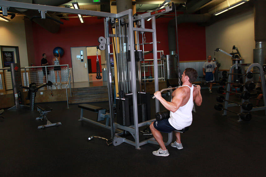 Wide-Grip Lat Pulldown reference position 2