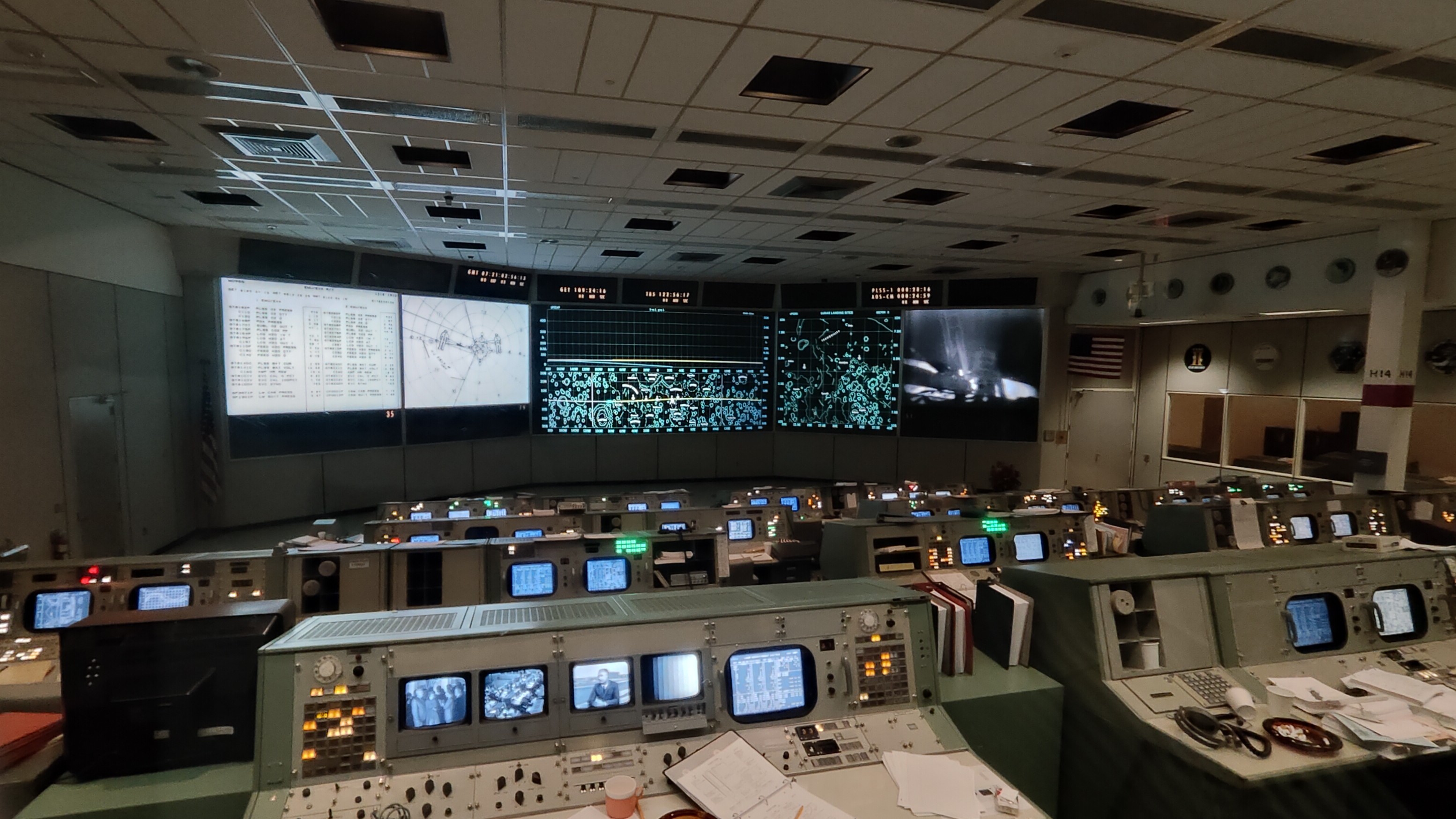 Mission Control Center 的前面一部分