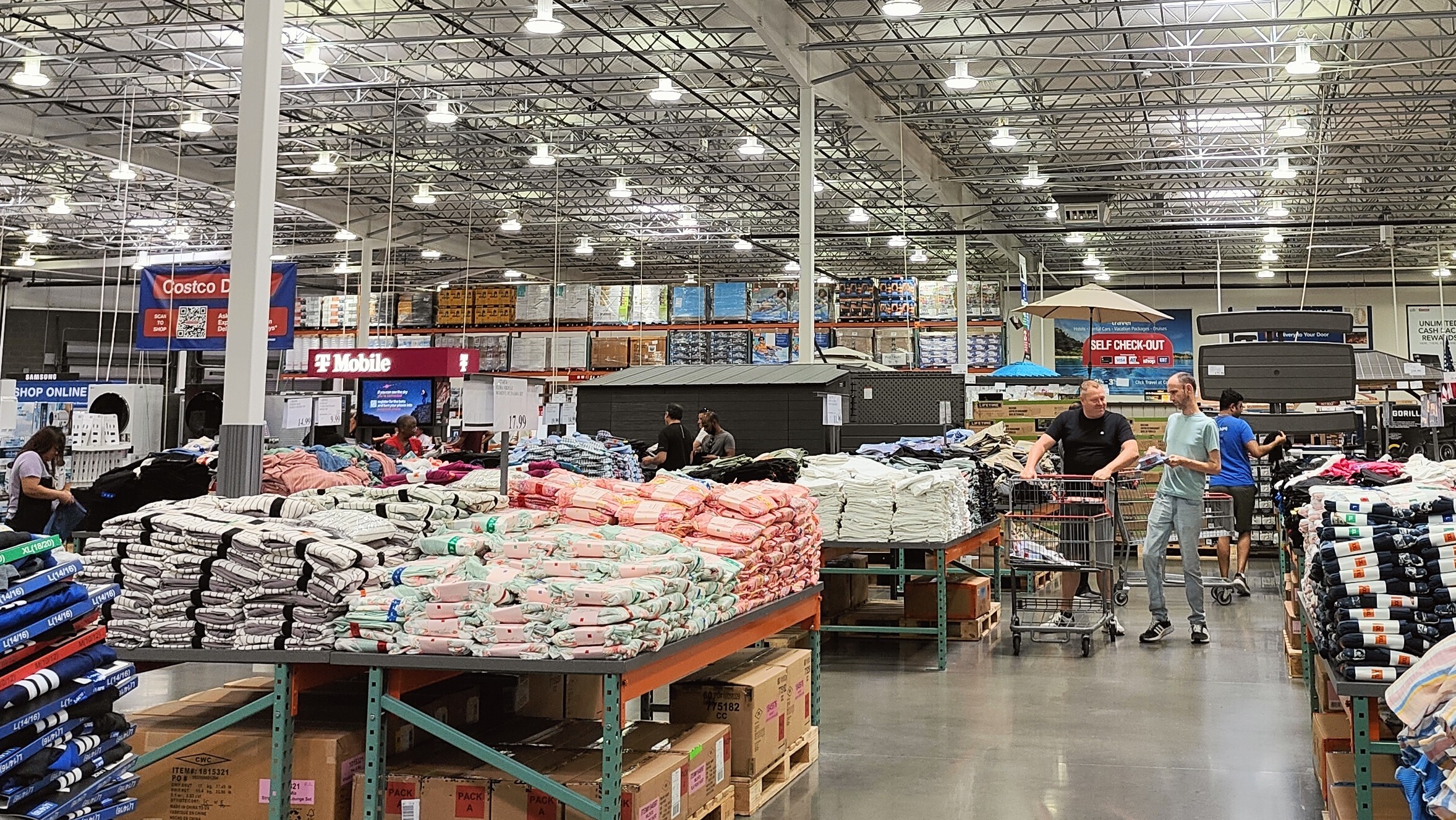 美国巨大的仓储超市 Costco