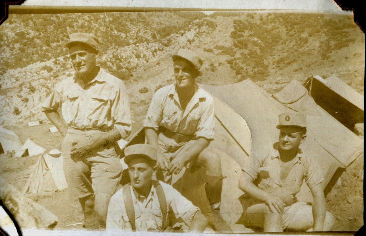 Marcel Poncin, assis 2è en partant de la gauche