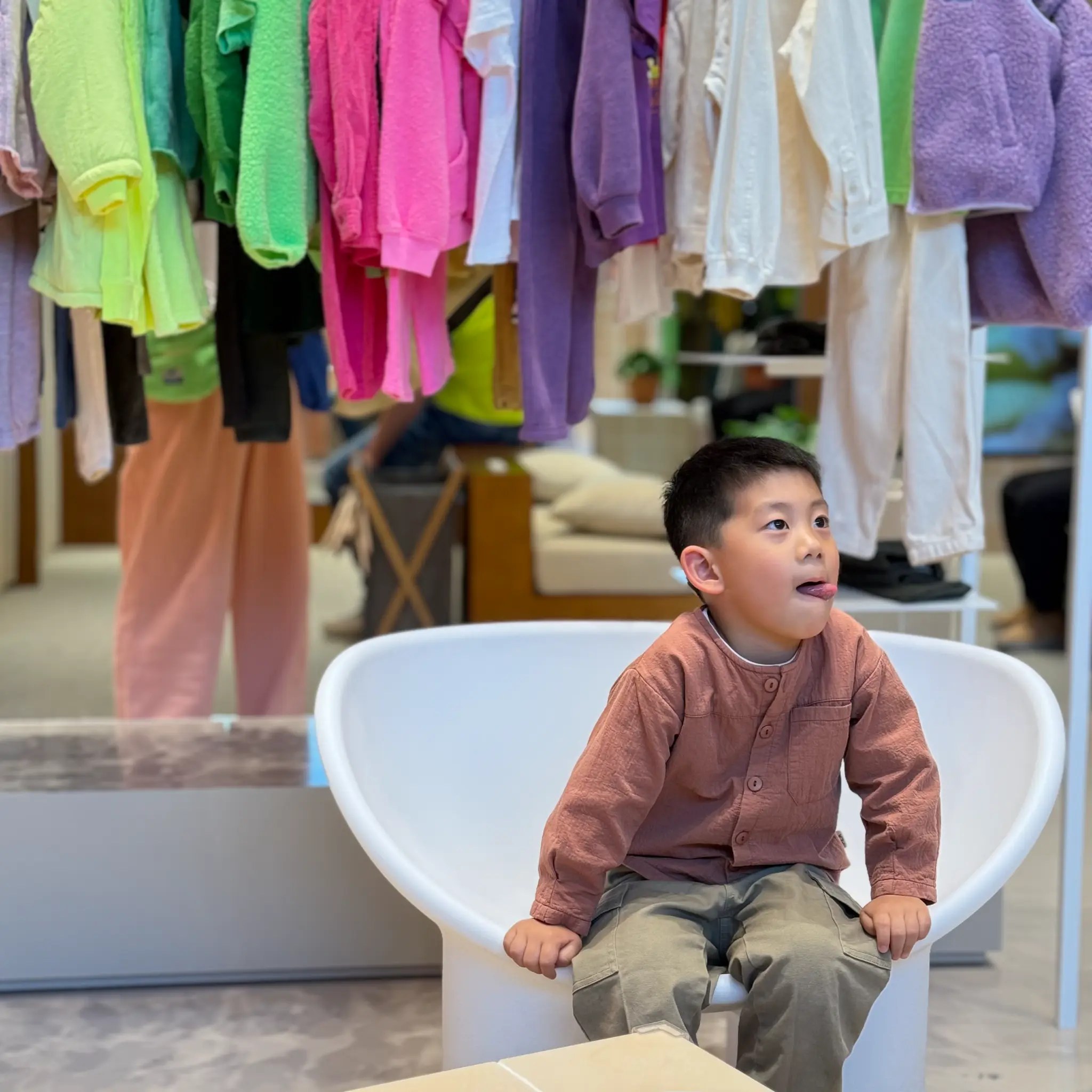 Hello little one, shopping with you